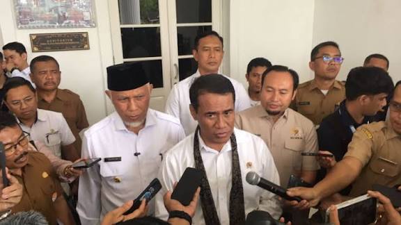Anggota DPR RI Rahmat Saleh membahas pentingnya hilirisasi gambir di Sumatera Barat dalam rapat koordinasi bersama Menteri Pertanian
